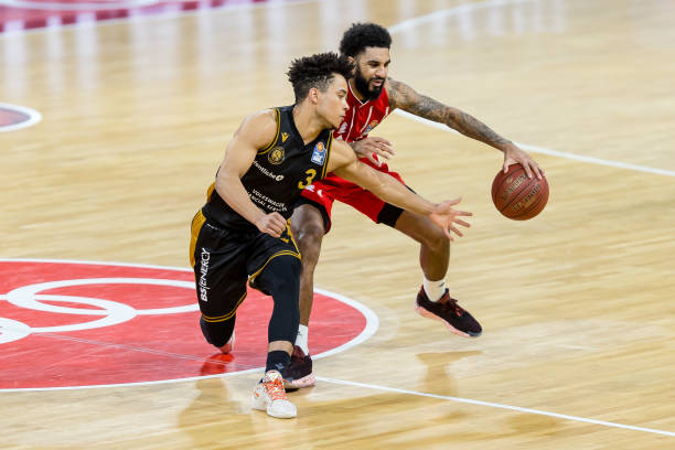 赖边路突进 赖边路突进