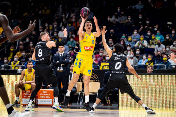 詹姆斯与东 詹姆斯与东