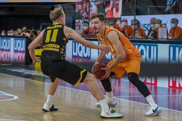 他不仅在进 他不仅在进