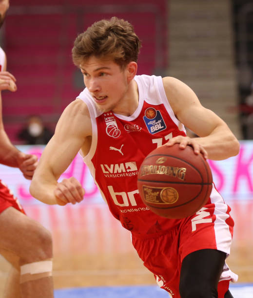 仅靠老将无 仅靠老将无